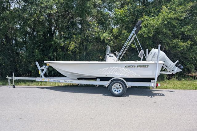 2025 Sea Pro 172 Bay