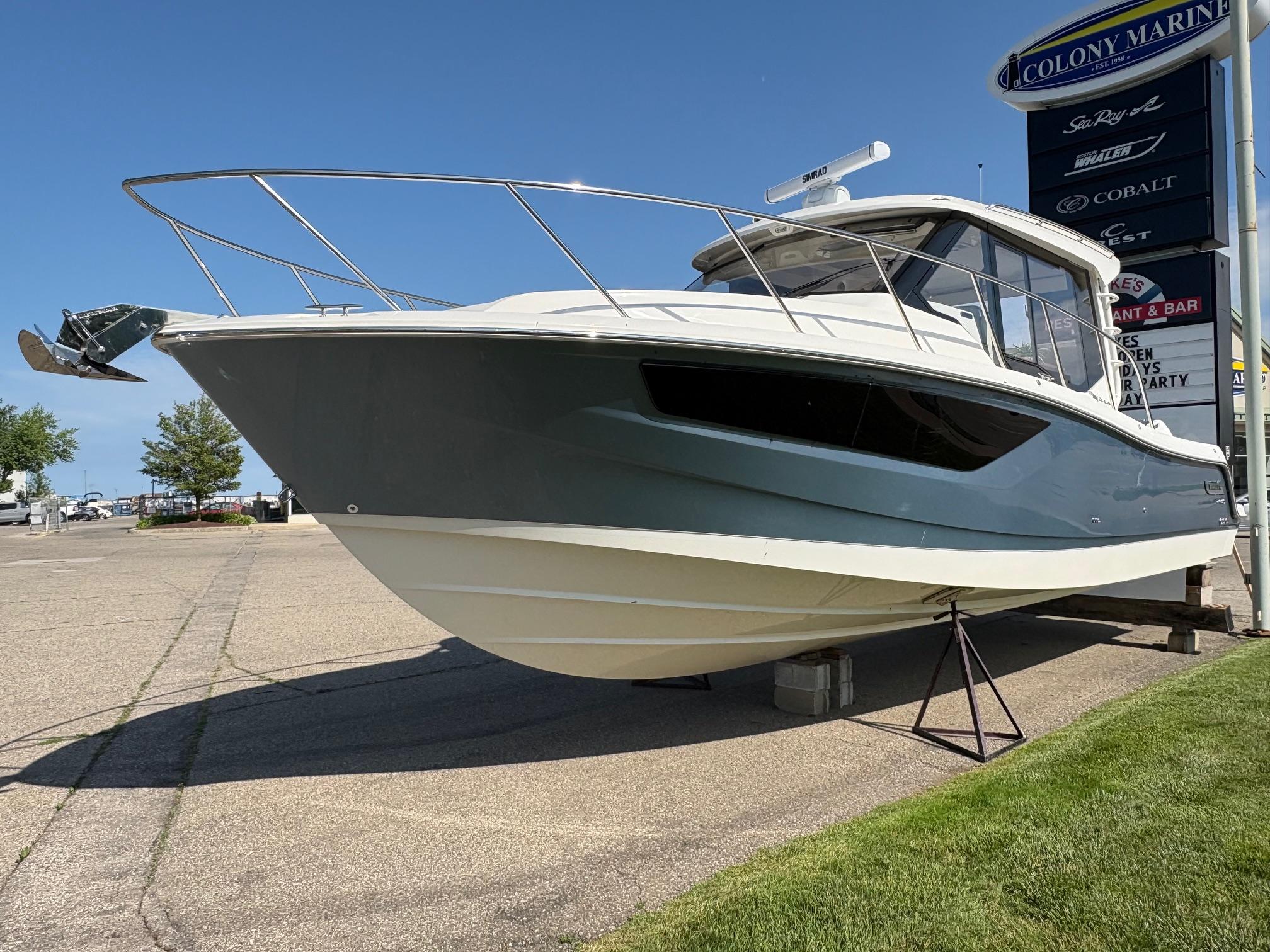2025 Boston Whaler 365 Conquest