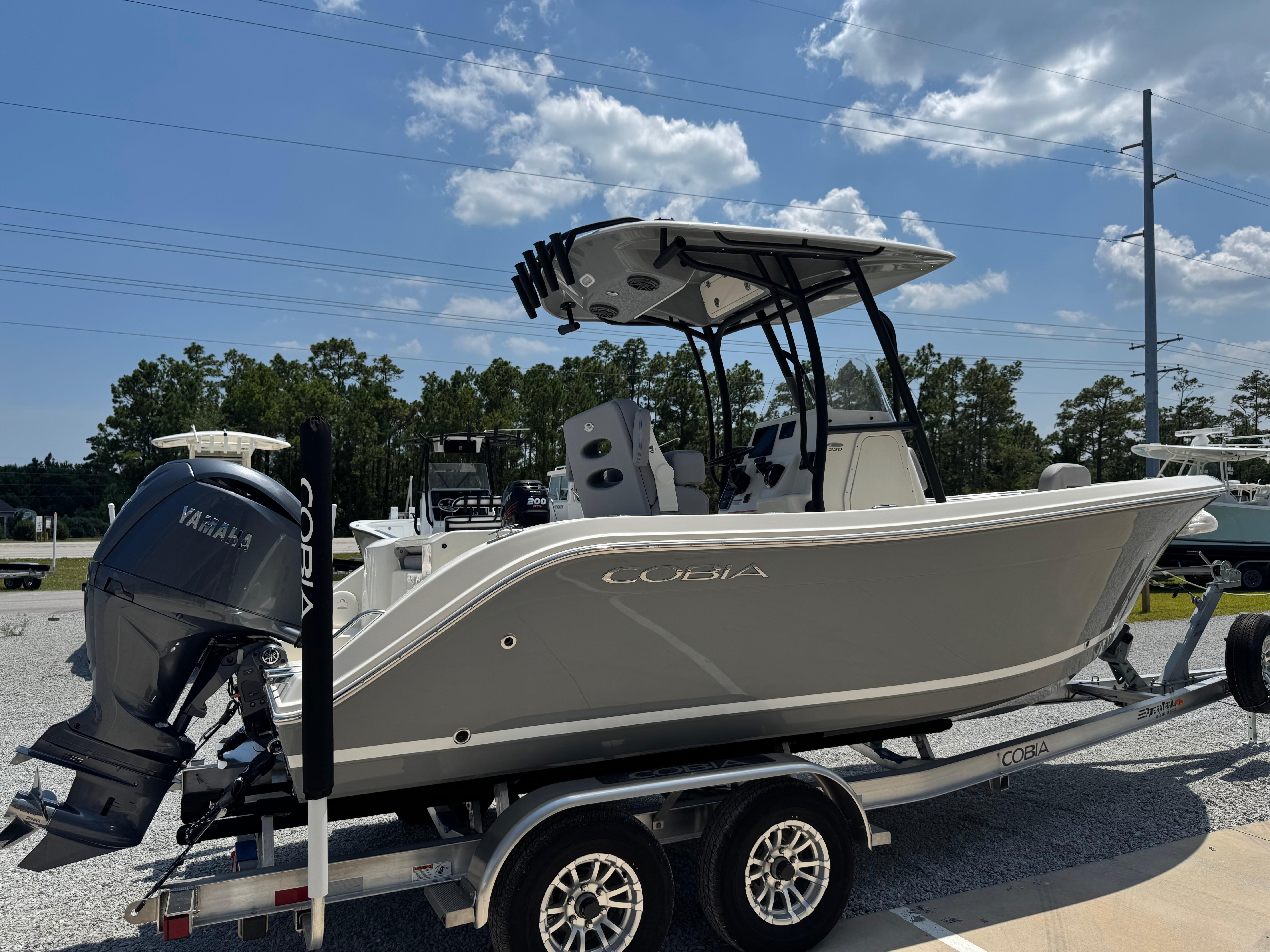 2025 Cobia 220 CC