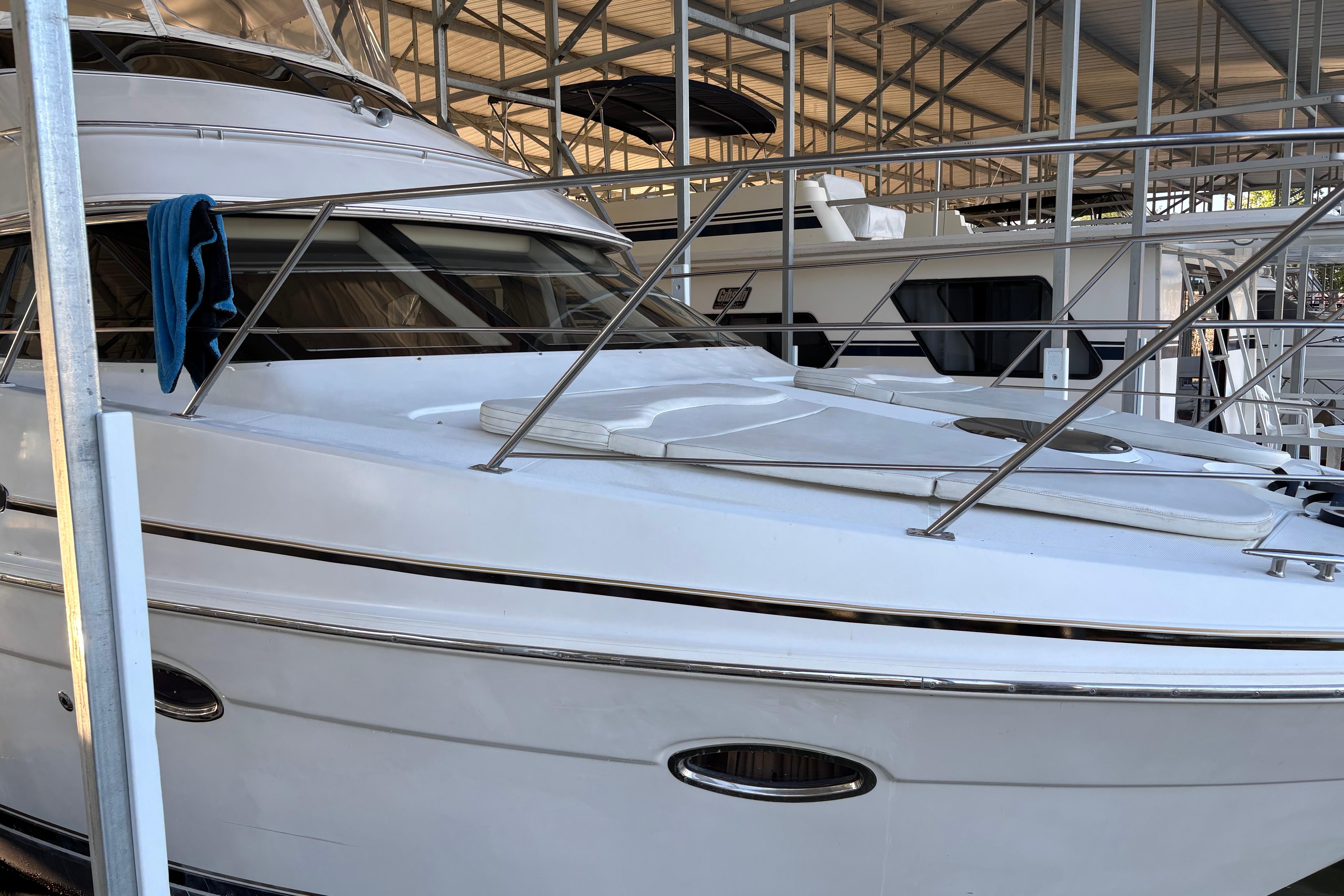 2001 Carver 396 Motor Yacht