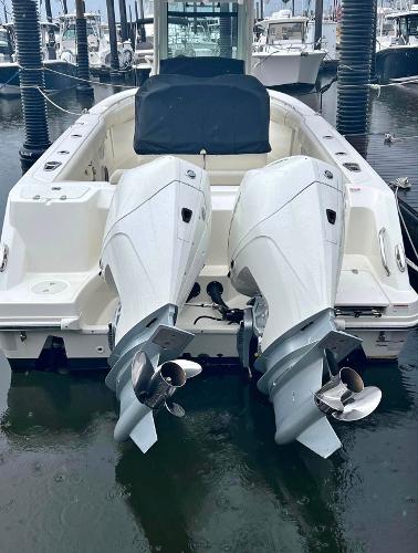 Boston Whaler 250 Outrage