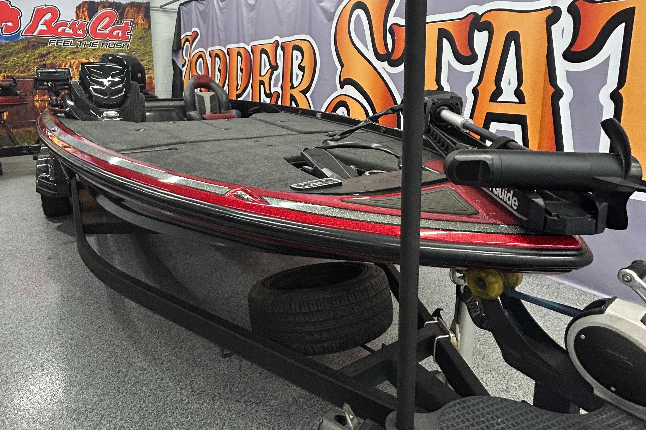 Nitro Z21 2017 Nitro Z21 bass boat on display in showroom.