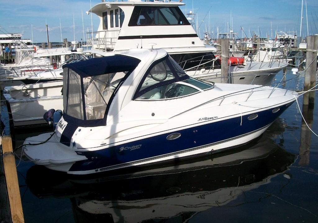 2007 Cruisers Yachts 310 Express