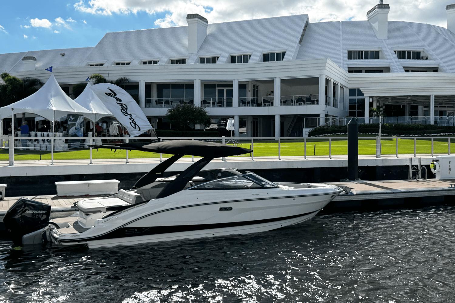 2025 Sea Ray SLX 260 Outboard