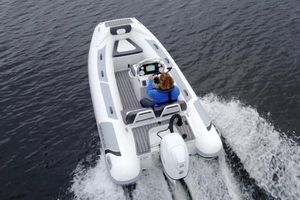 Highfield Sport 390 Manufacturer Provided Image