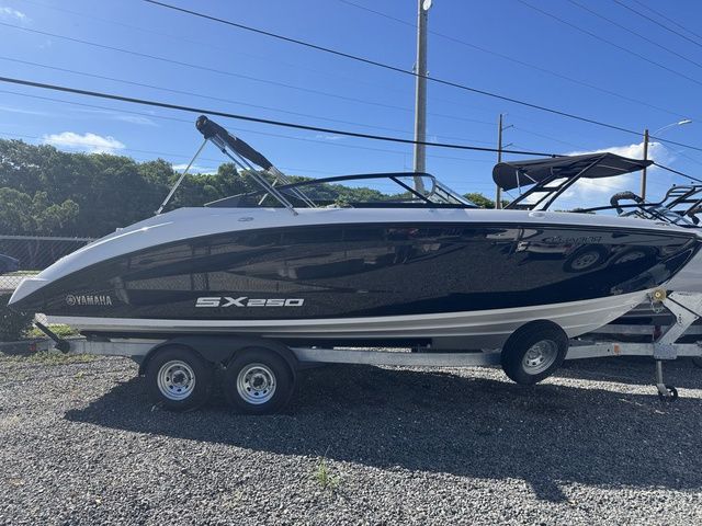 2025 Yamaha Boats SX250