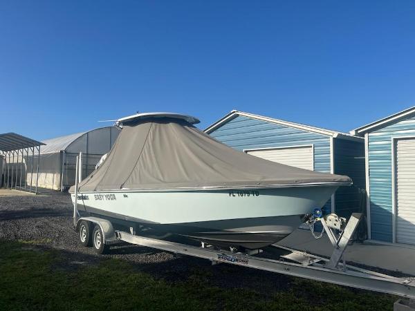 2022 Everglades 243 Center Console