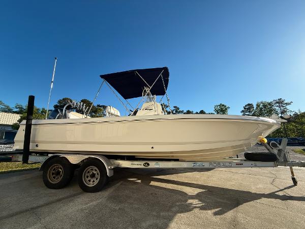 2018 Robalo 226 Cayman