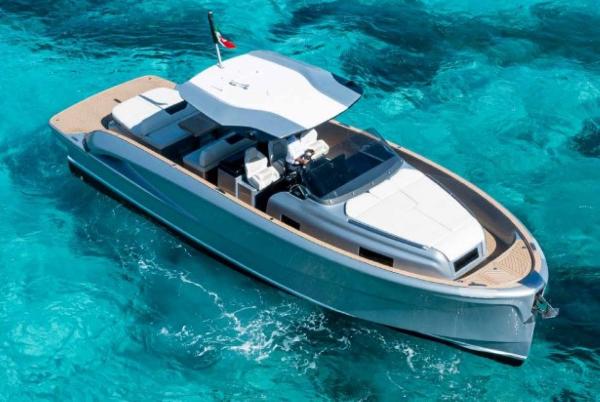 Solaris Power 40 open 2024 Solaris Power 40 Open luxury yacht cruising on clear blue water.