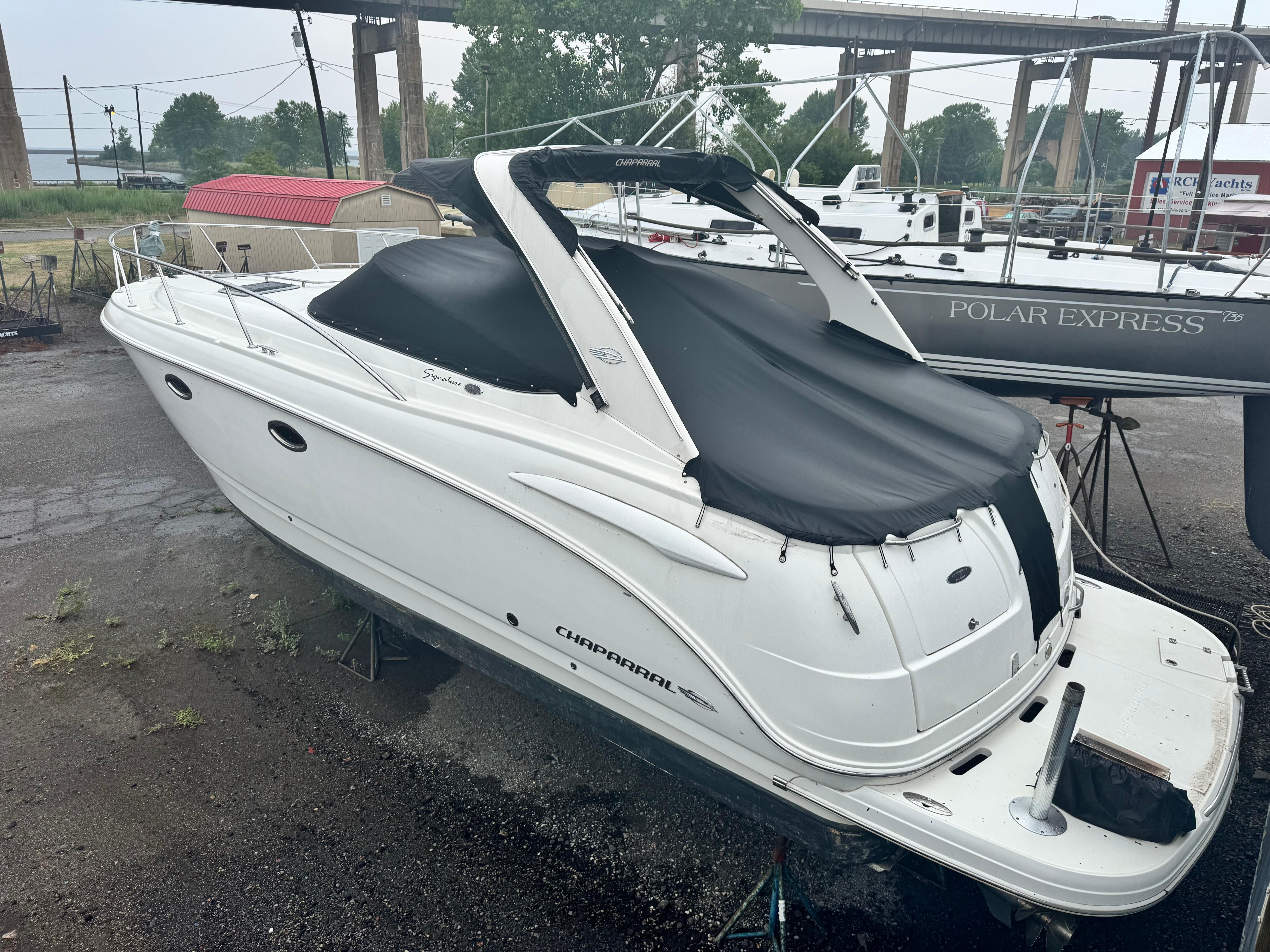 Chaparral 330 Signature 2007 Chaparral 330 Signature boat with black cover, docked outdoors.