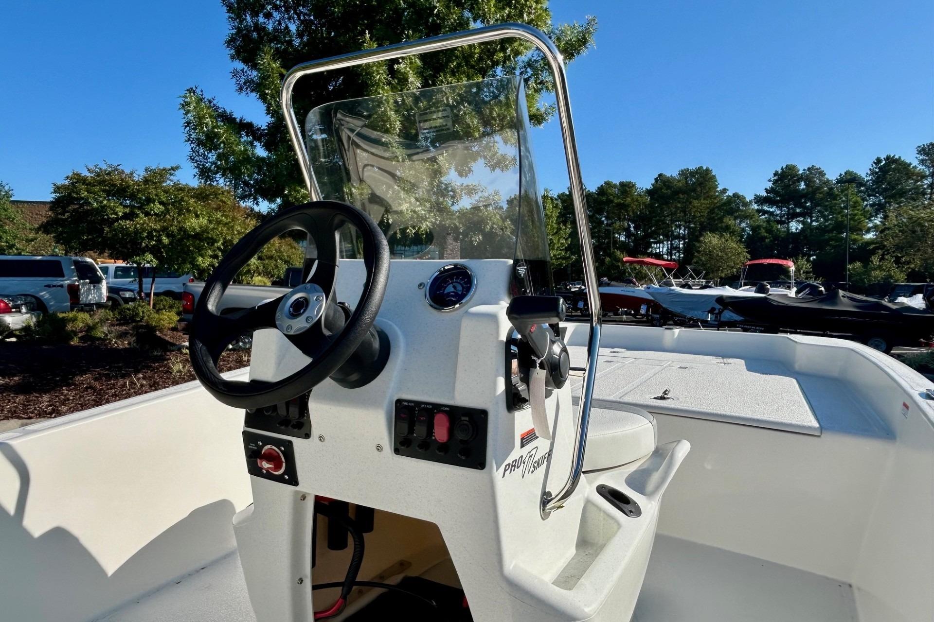 2026 Mako Pro Skiff 17 CC