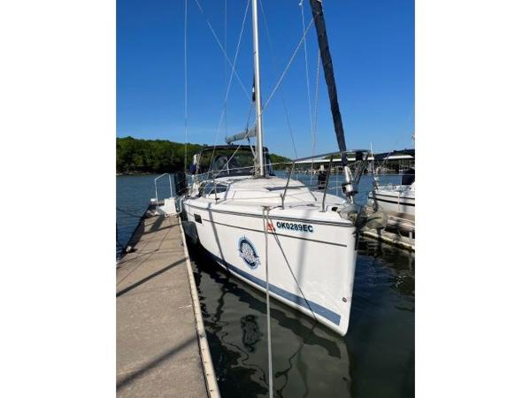 2012 Hunter 36E