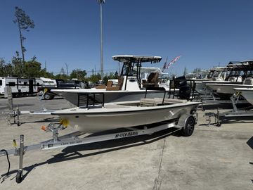 2025 Xplor Delta 18 Tiller GUIDE SERIES