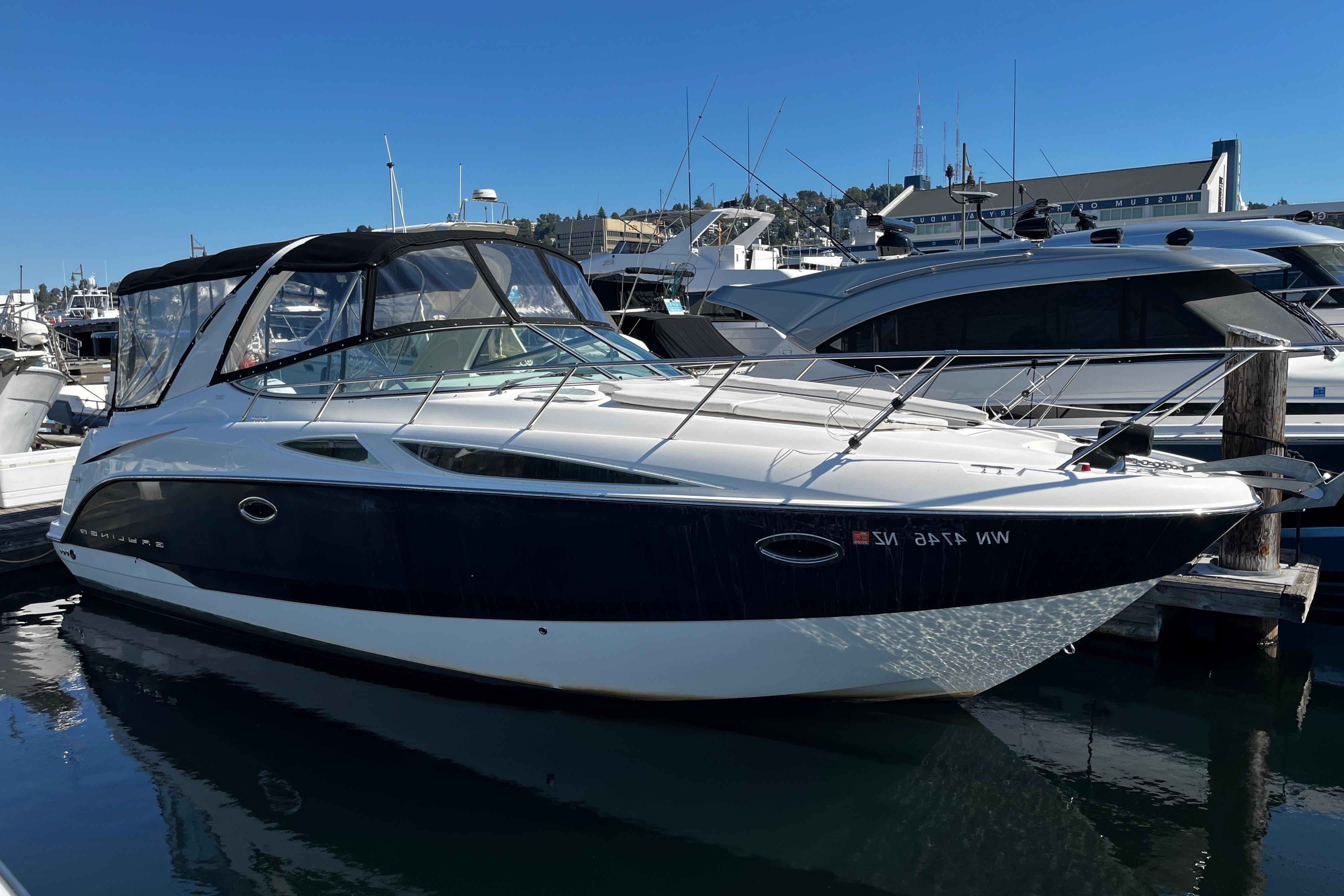 2008 Bayliner 320