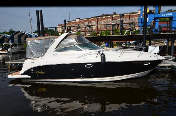2005 Rinker Rinker Fiesta Vee 300 EC