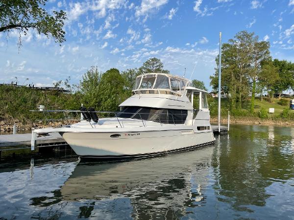 1998 Carver 355 Aft Cabin