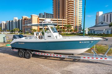 2011 Everglades 295 Center Console