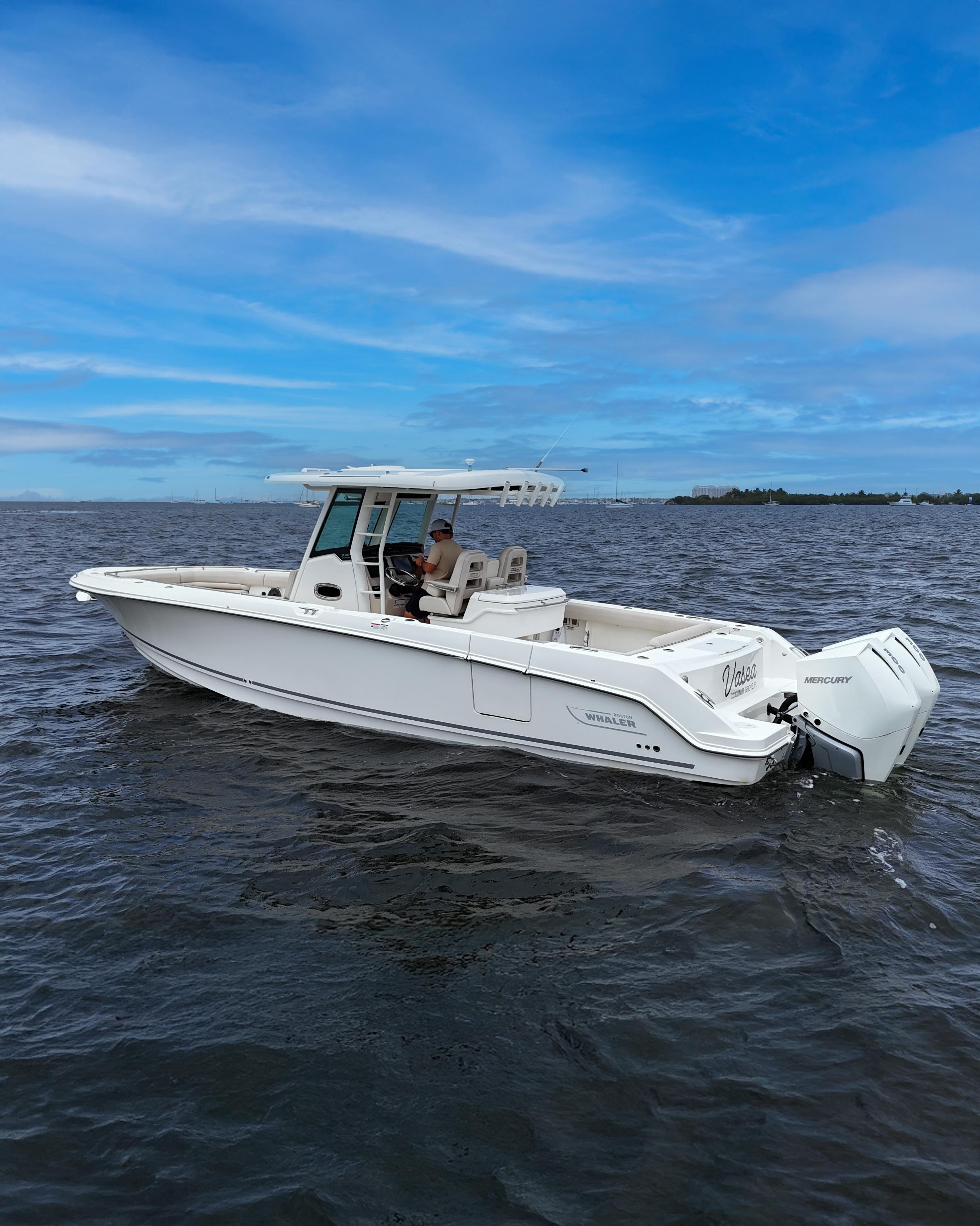 2021 Boston Whaler 330 Outrage