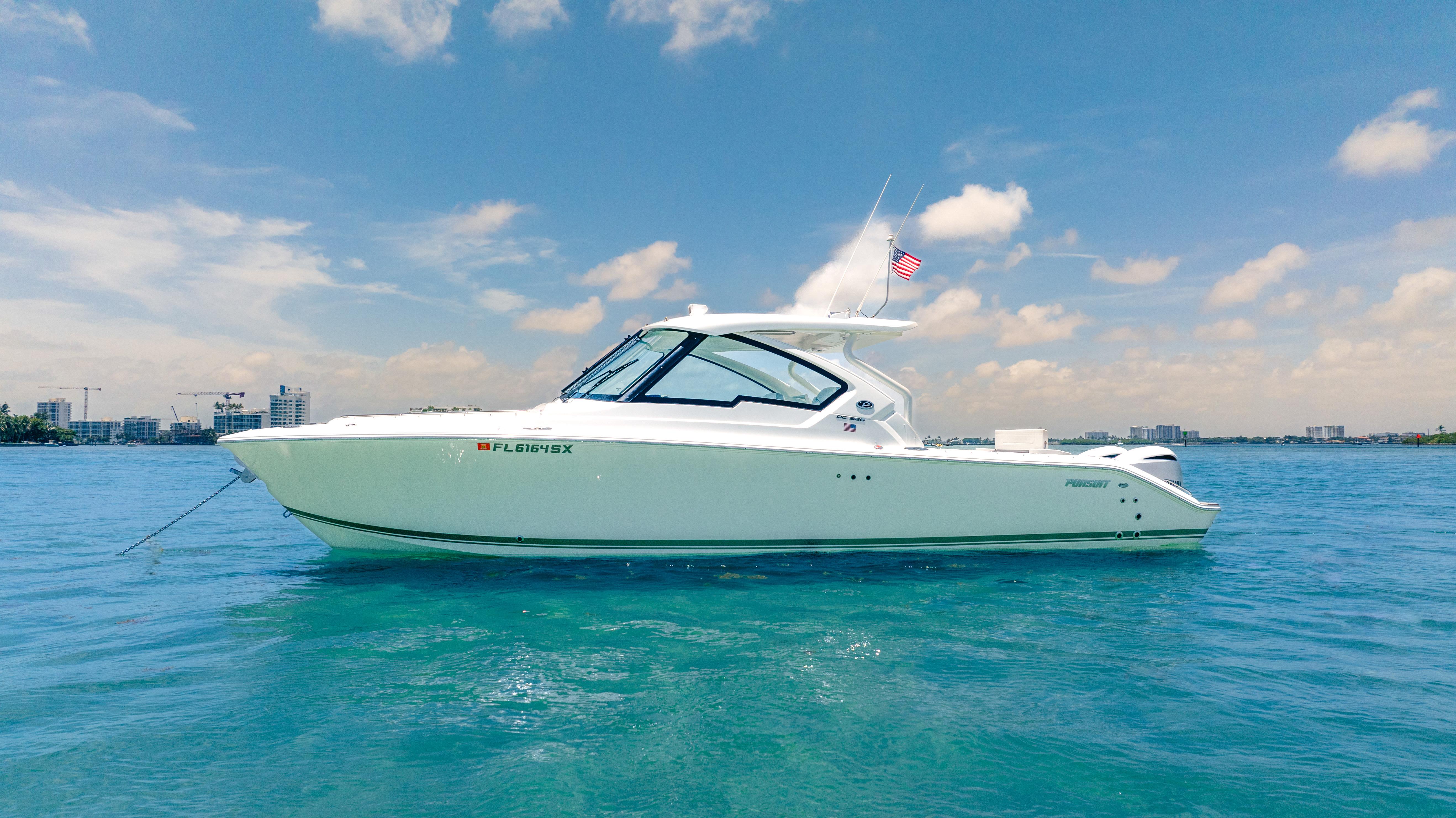 2021 Pursuit DC 326 Dual Console