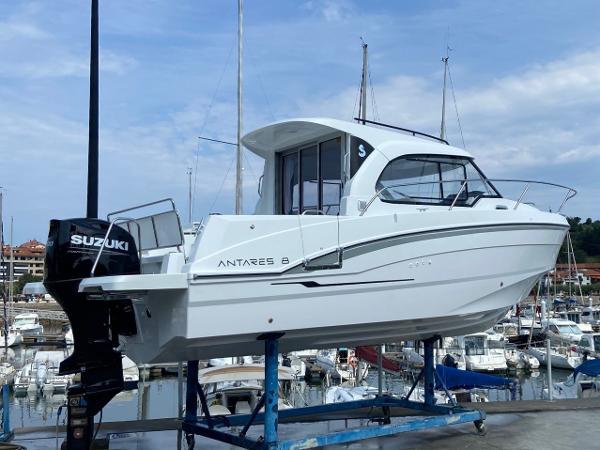 2024 Beneteau Antares 8 V2
