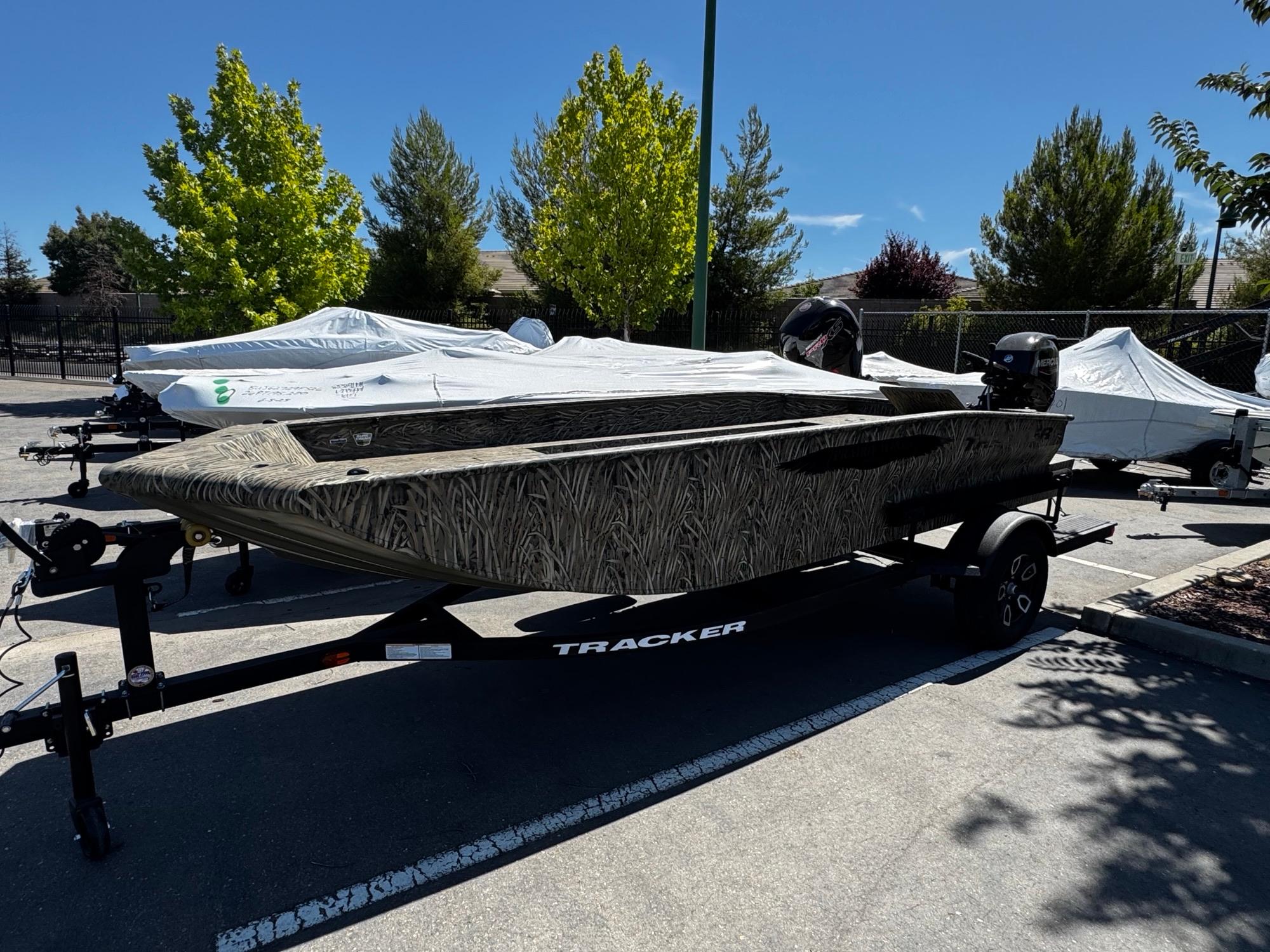 Tracker Grizzly 1650 T Prairie Wings Edition 2025 Tracker Grizzly 1650 T Prairie Wings Edition boat on trailer, parked outdoors.