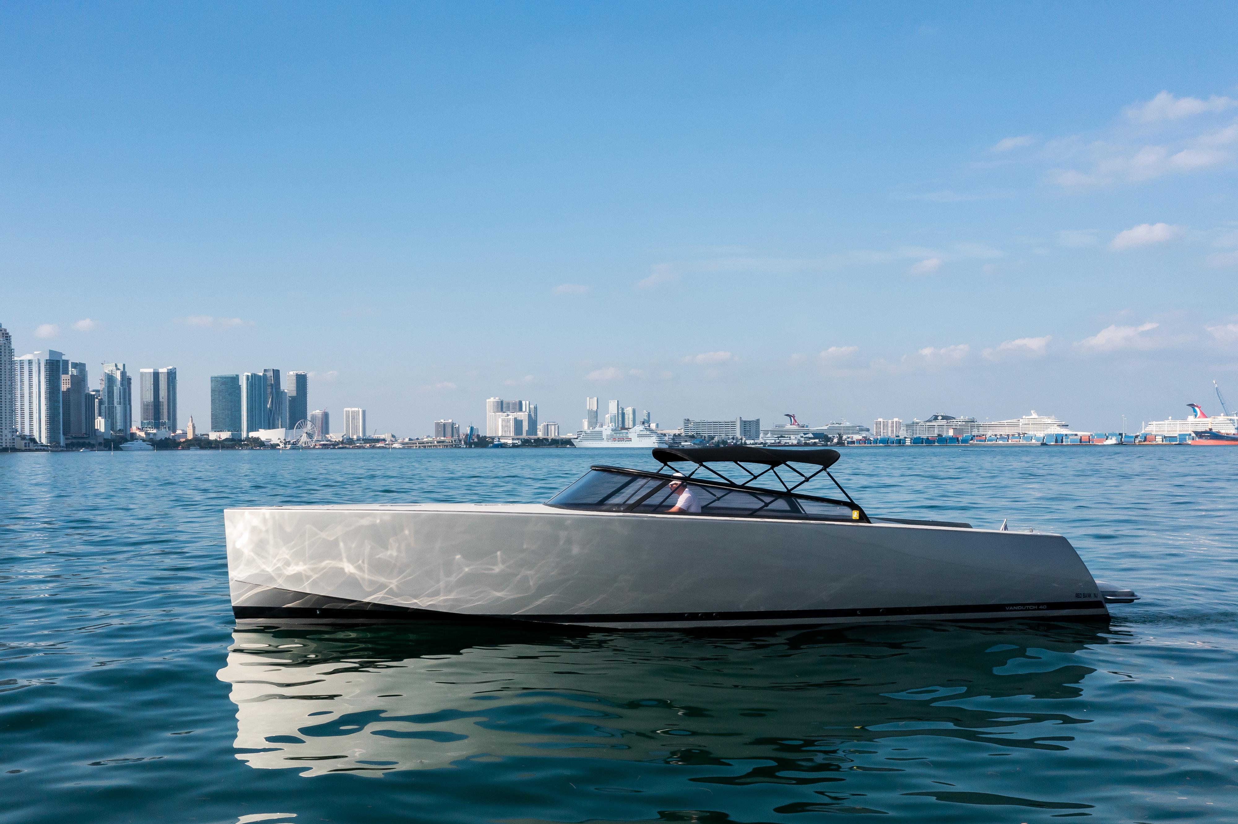 2014 VanDutch 40