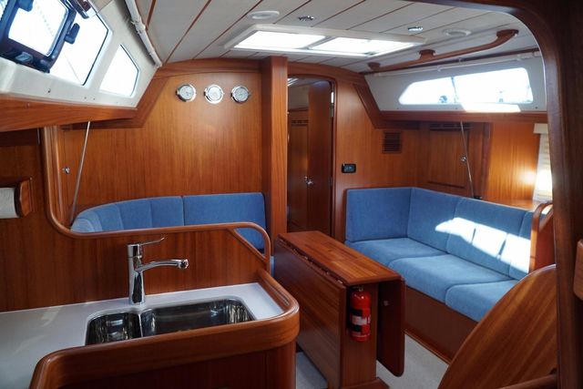Hallberg Rassy 44