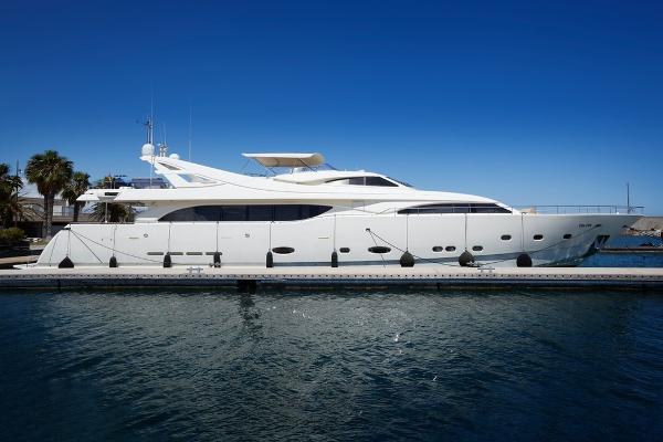 2005 Custom Line 112