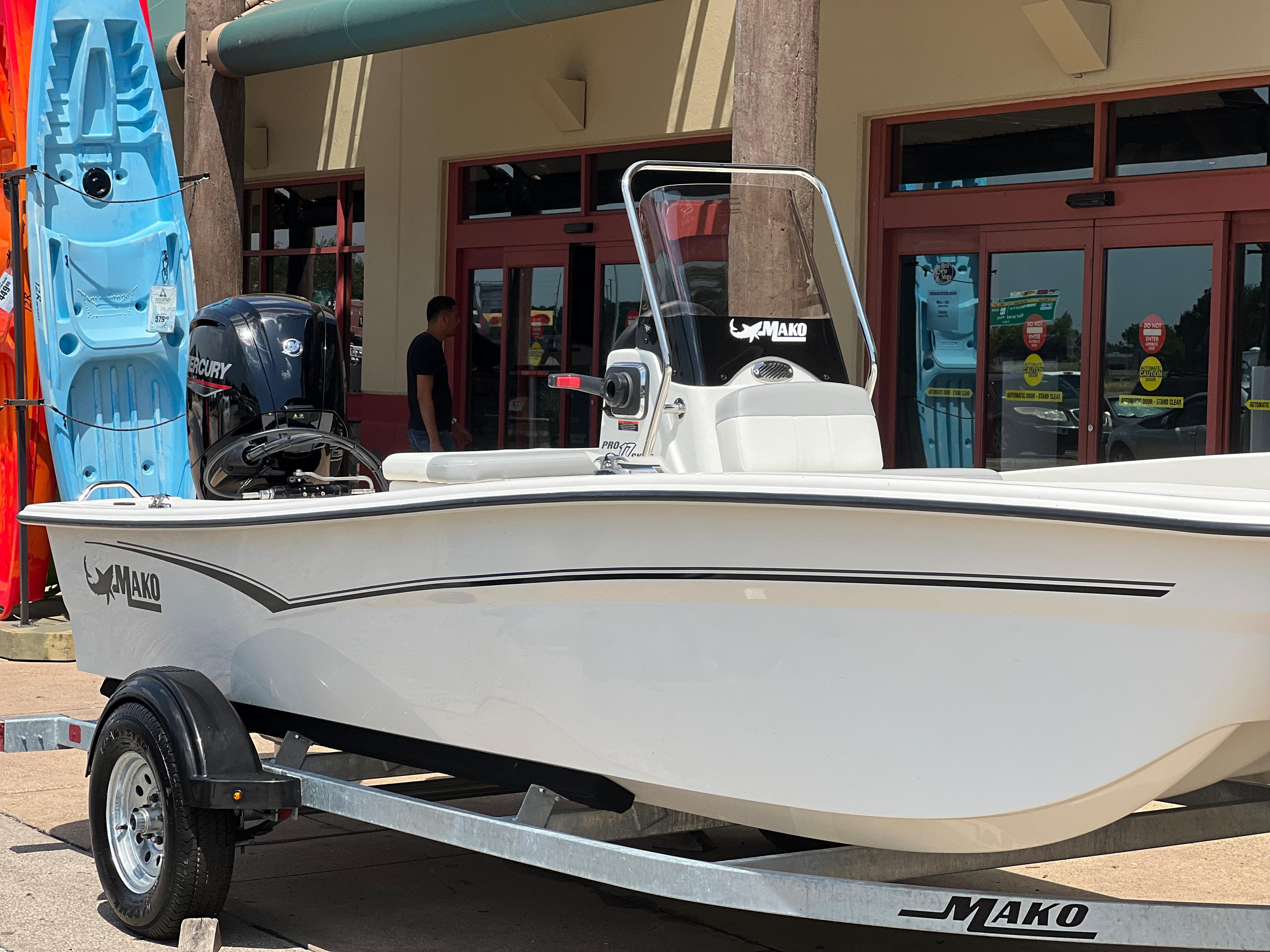 New 2024 Mako Pro Skiff 17 CC in Houston, TX