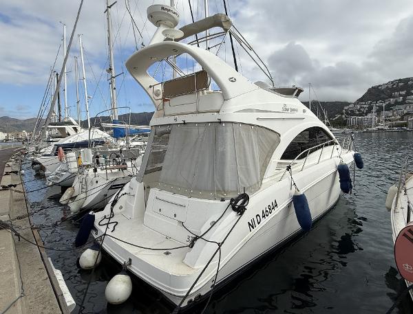 Sea Ray 375 Sedan Bridge