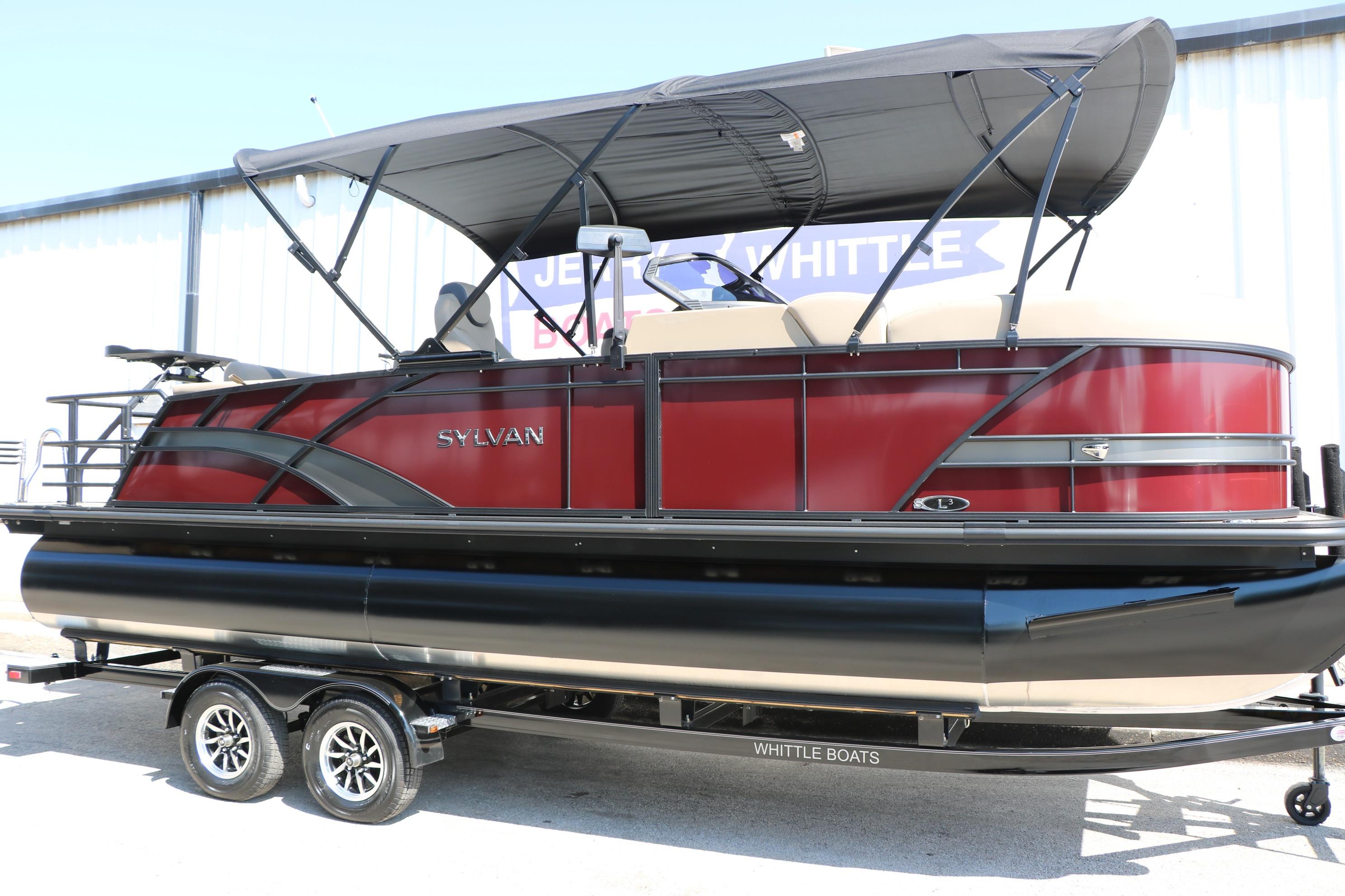 Sylvan L3 DLZ 2025 Sylvan L3 DLZ pontoon boat with canopy on trailer, side view.