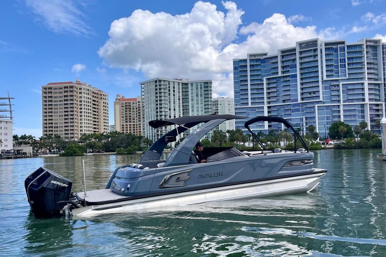 2026 Avalon 2785 Excalibur Elite Windshield - Luxury Tri toon | Sarasota, FL