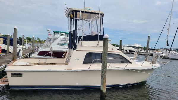 1988 Pacemaker 31 Sportfish