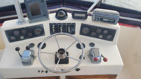 1988 Pacemaker 31 Sportfish