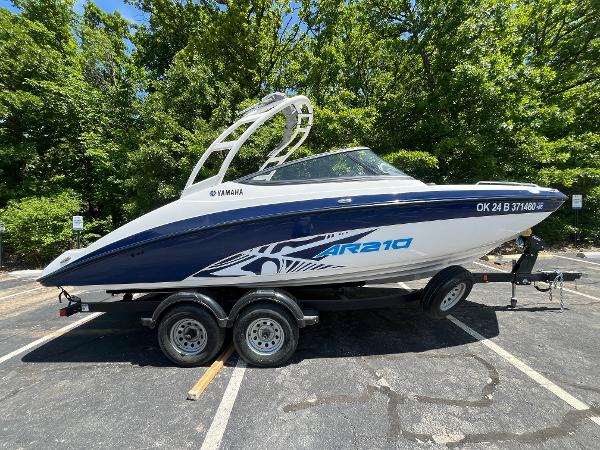 2022 Yamaha Boats AR210