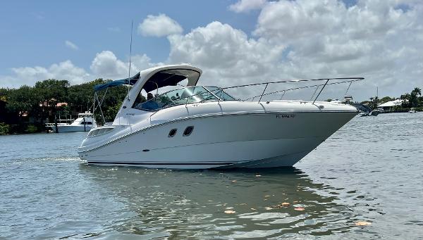 2011 Sea Ray 330 Sundancer