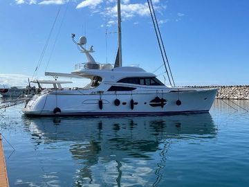 2005 Mochi Craft Dolphin 74