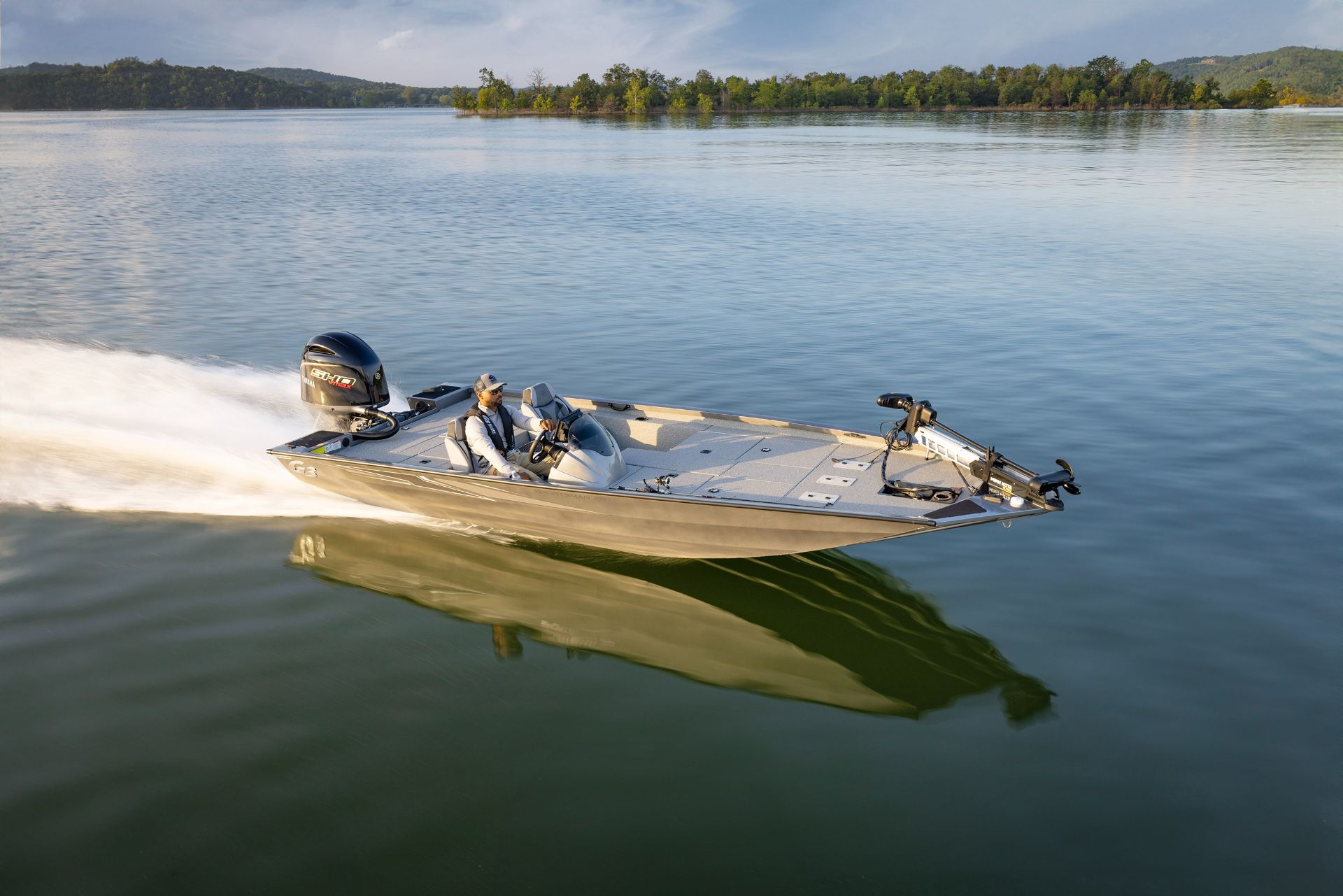 G3 Sportsman 1910 2026 G3 Sportsman 1910 boat speeding on a serene lake.