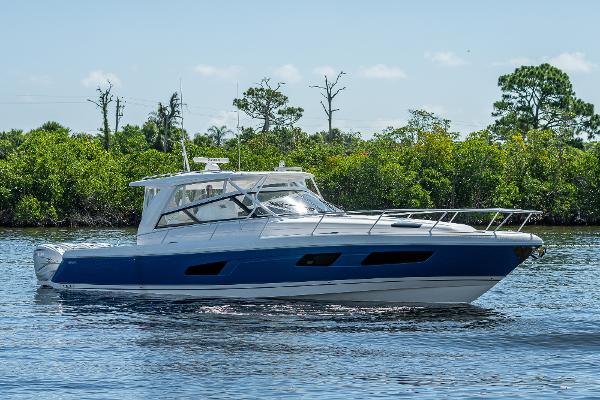 Intrepid 477 Evolution 2020 Intrepid 477 Evolution yacht cruising on a calm river.