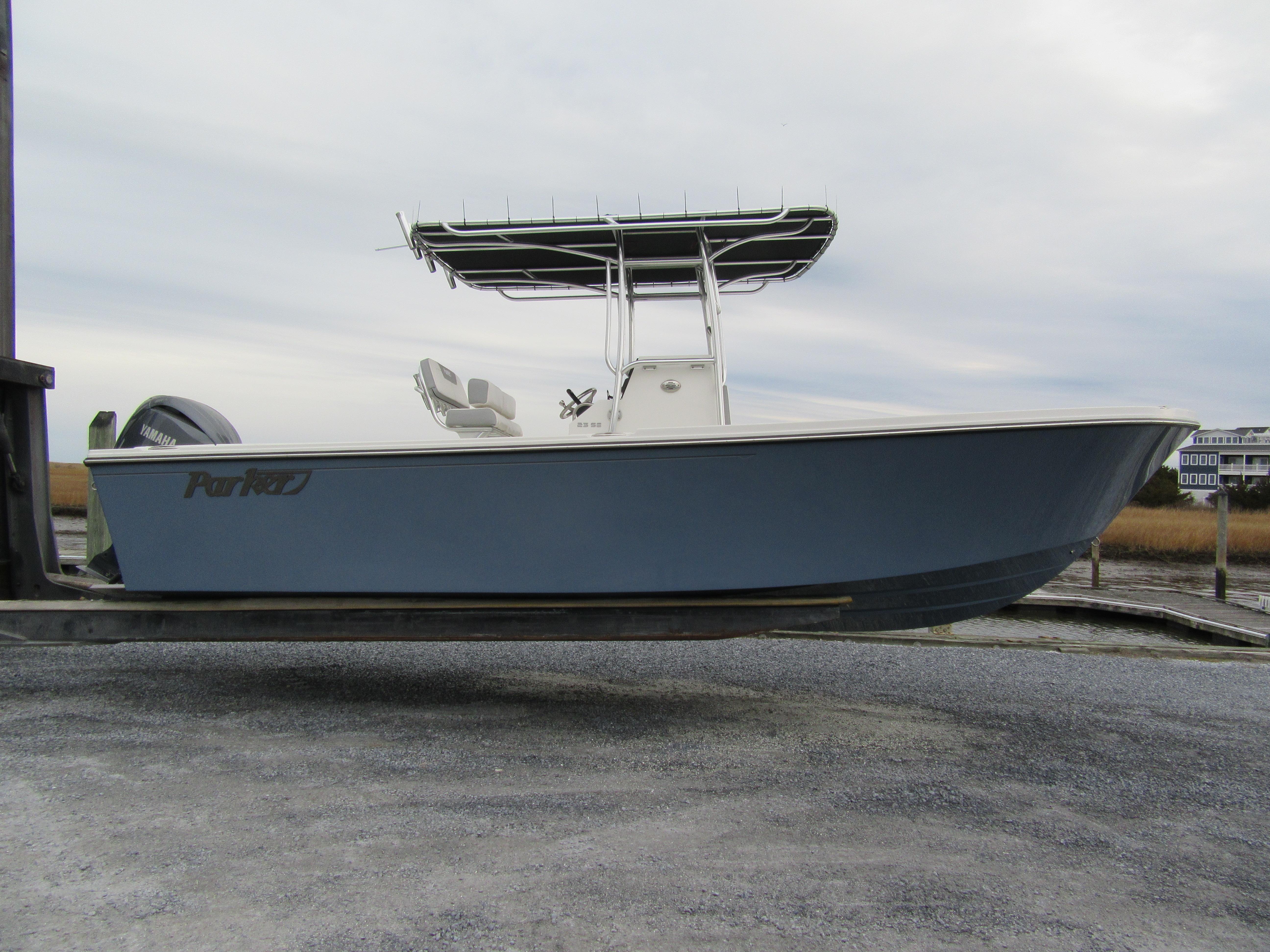 2025 Parker 23SE Center Console