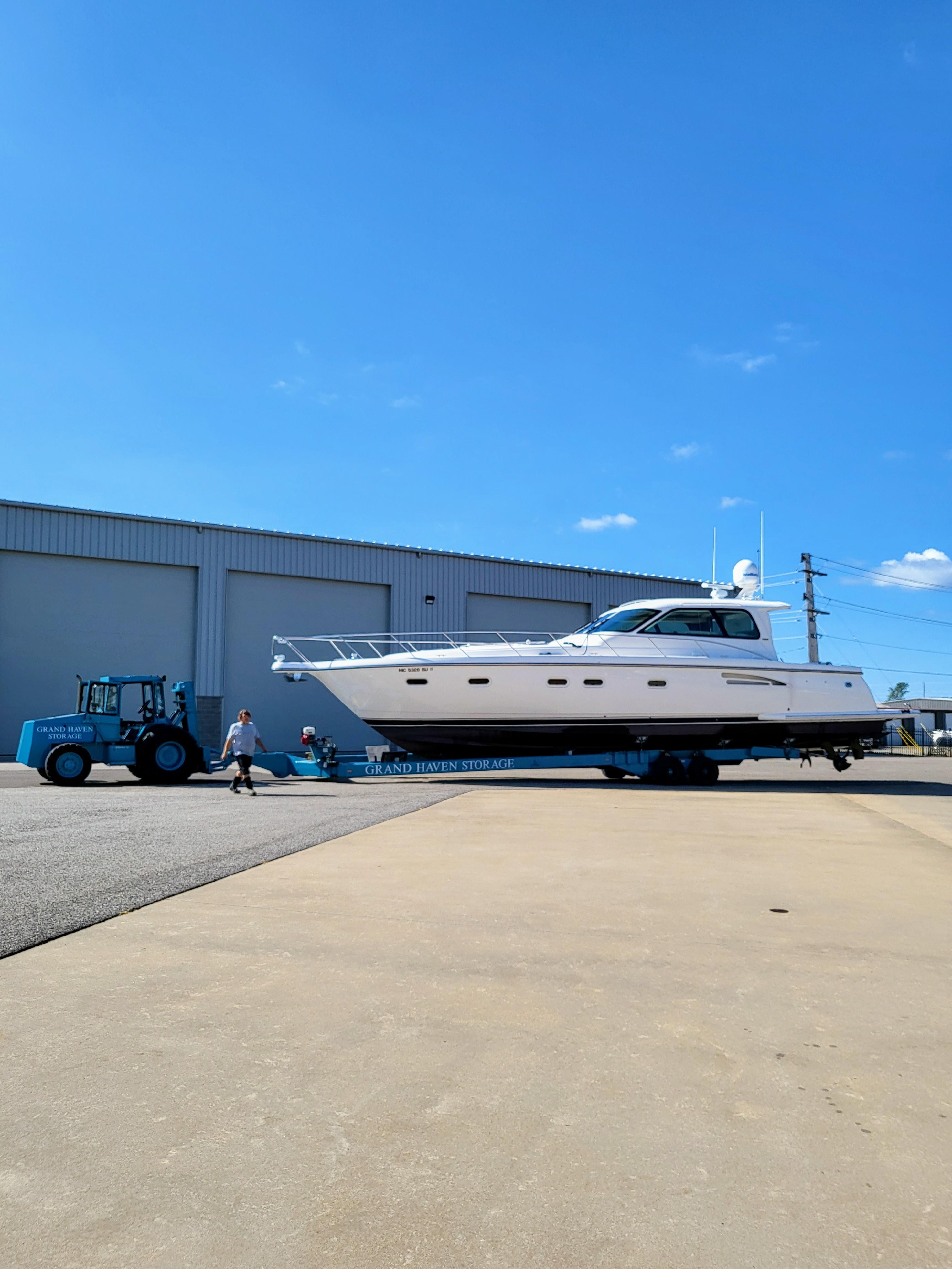 2006 Tiara Yachts 5200 Sovran Salon