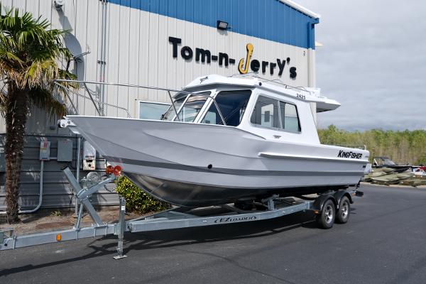 2025 KingFisher 2425 Escape HT