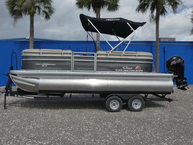 2025 Sun Tracker Party Barge 20 DLX