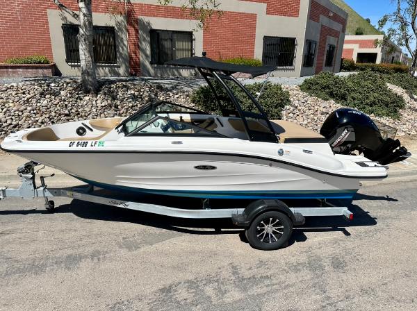 2023 Sea Ray SPX 190 Outboard