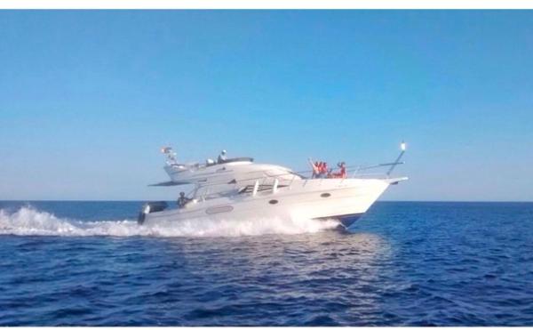 Astondoa AS-40 2001 Astondoa AS-40 yacht cruising on open sea under clear blue sky.