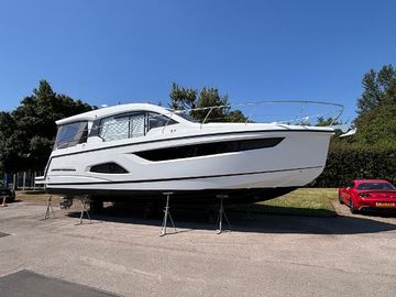 2025 Sealine C390
