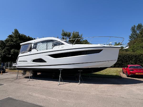 2025 Sealine C390