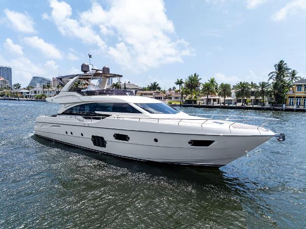 2015 Ferretti Yachts 690