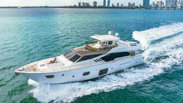 2013 Ferretti Yachts 870
