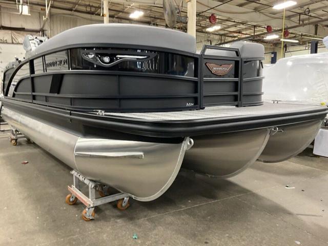 2025 Bennington M Quad Bench 24 MFB Tritoon